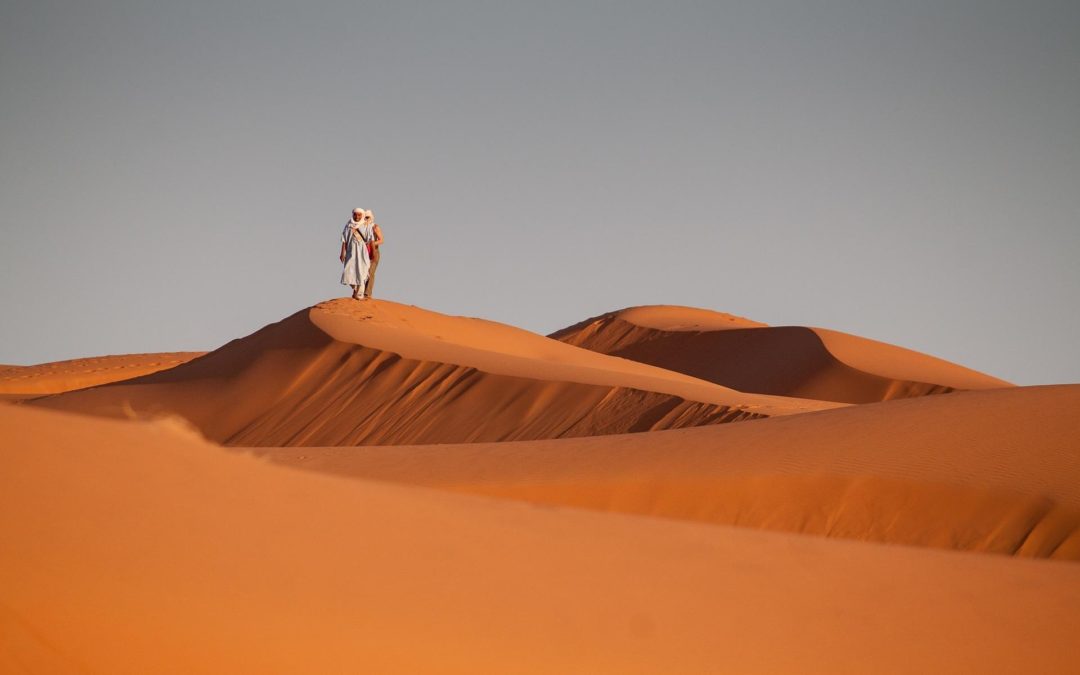 MARRAKECH, DÉSERTS D’OR ET MAJESTUEUSES MONTAGNES DE L’ATLAS