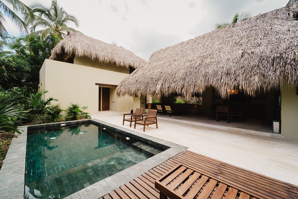 NAIO HOTEL & VILLAS